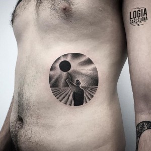 tatuaje_dorsal_dotwork_pecho_logia_barcelona_mace_cosmos 